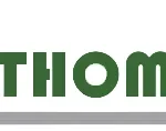 Das Logo zeigt den Schriftzug "THOMA" in großen, grünen Buchstaben. Links vom Text befindet sich ein grafisches Element, das eine grüne, stilisierte Baumgestalt darstellt, was auf den Bereich Gartenbau hindeutet.